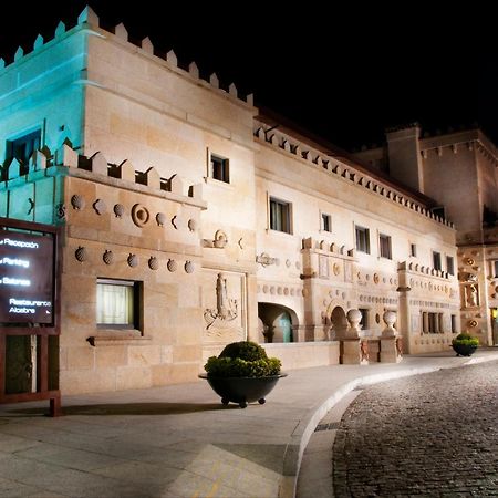 Pazo Los Escudos Hotel Spa & Resort Віго Екстер'єр фото The Palace of the Dukes of Alba, the seat of the government of the Community of Madrid.