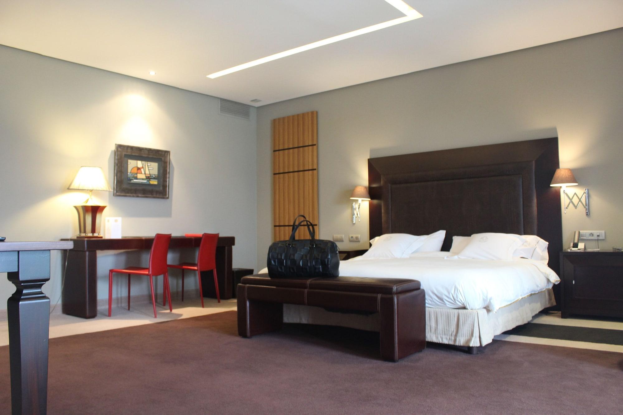 Pazo Los Escudos Hotel Spa & Resort Віго Екстер'єр фото A room at the hotel