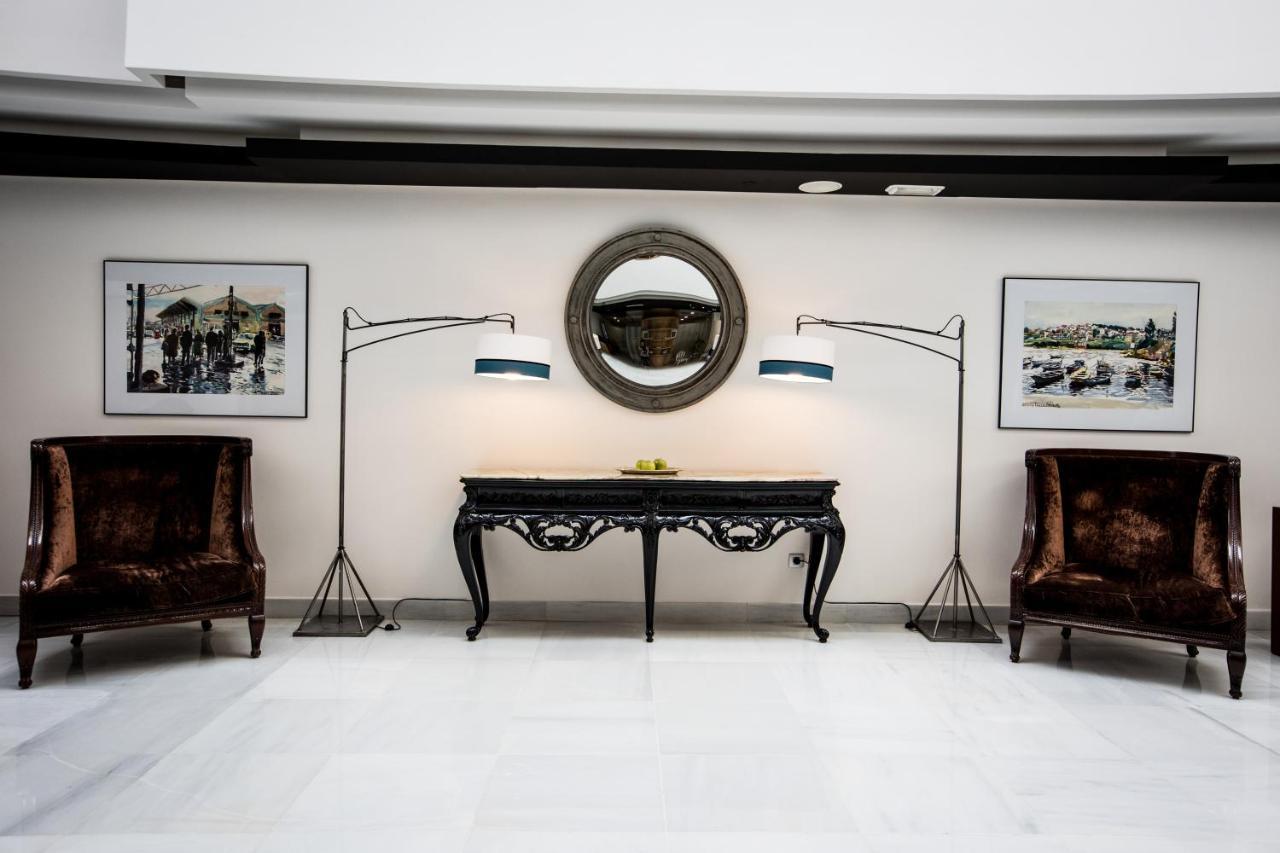 Pazo Los Escudos Hotel Spa & Resort Віго Екстер'єр фото Floor lamps
