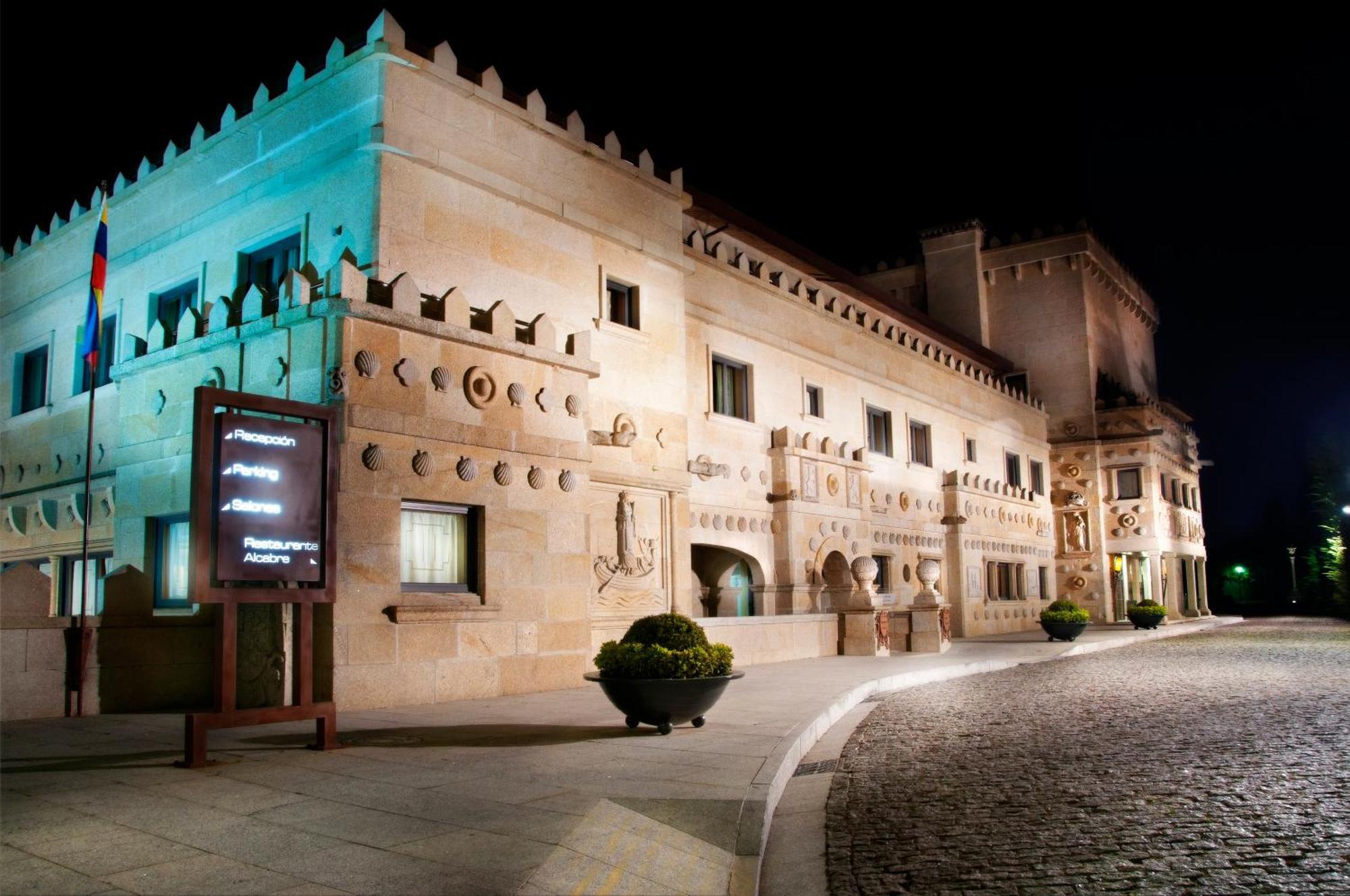 Pazo Los Escudos Hotel Spa & Resort Віго Екстер'єр фото The Palace of the Dukes of Alba, the seat of the government of the Community of Madrid.